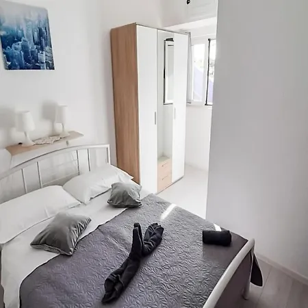 Sea Star Ivana Apartment Marina